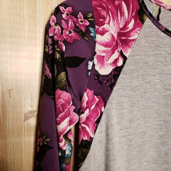 Pomelo Womens Grey Floral Raglan Sleeve Asymmetrical Top - Picture 3 of 4